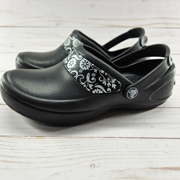 CROCS Shoes - Crocs Mercy‎ Slip Resistant Work Clogs Womens Size 5 Black Silver Floral 10876